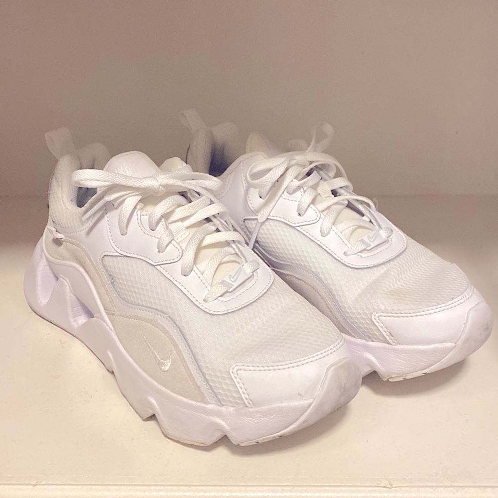 Nike womens Ryz 365 2 white